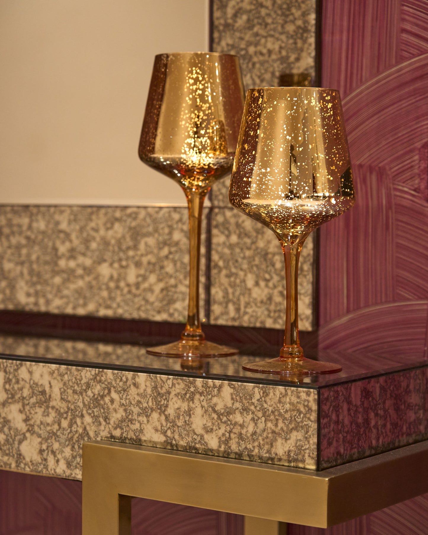 Queen on foot candle holder (set of 2)