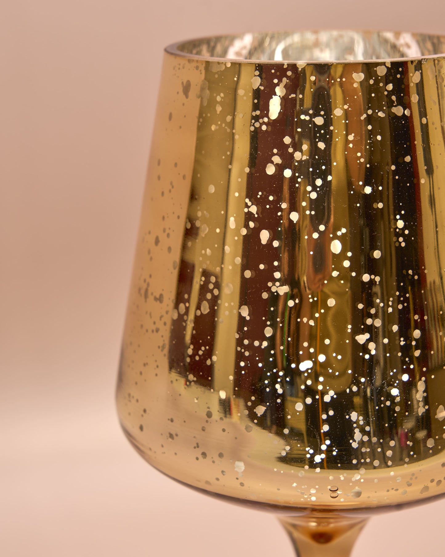 Queen on foot candle holder (set of 2)